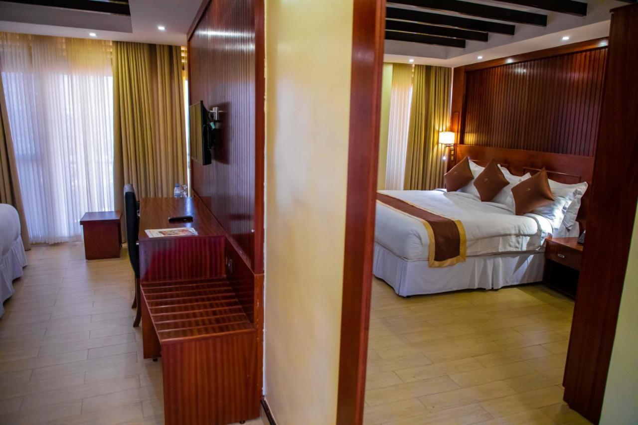 Sainte Famille Hotel Kigali Bagian luar foto