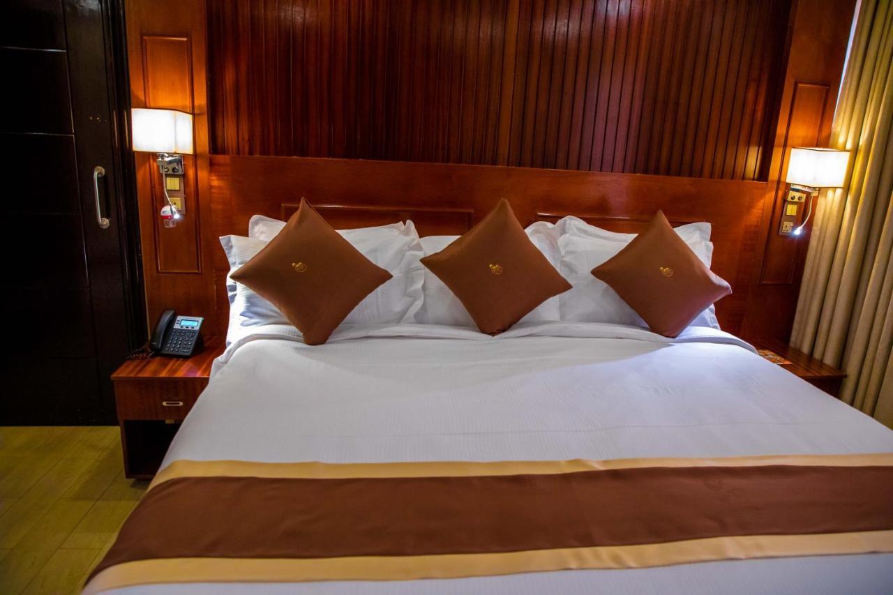Sainte Famille Hotel Kigali Bagian luar foto