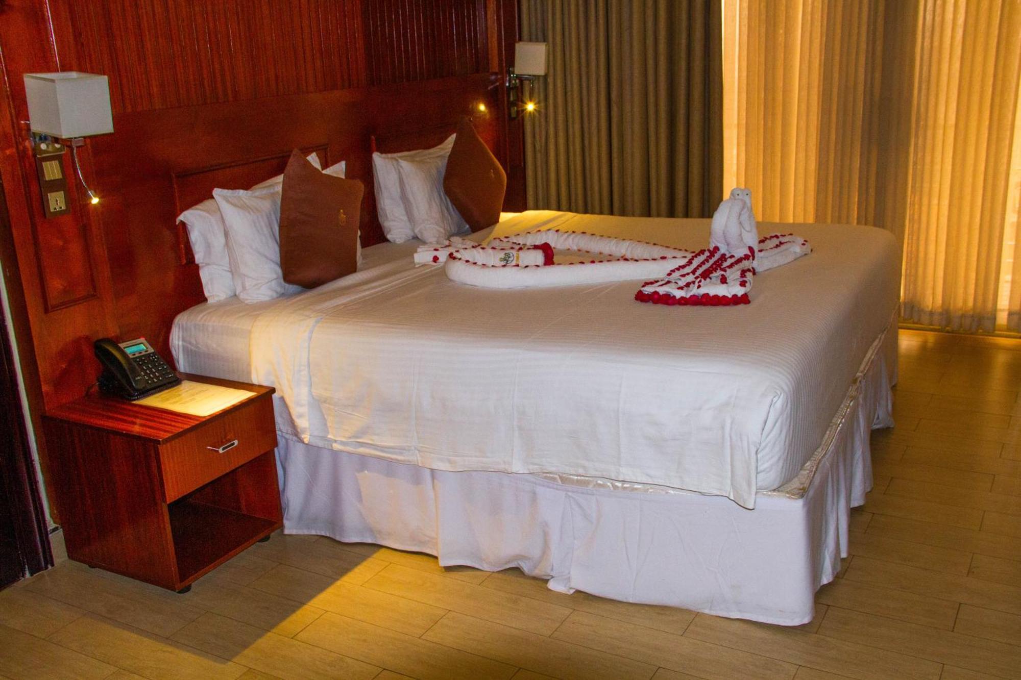 Sainte Famille Hotel Kigali Bagian luar foto