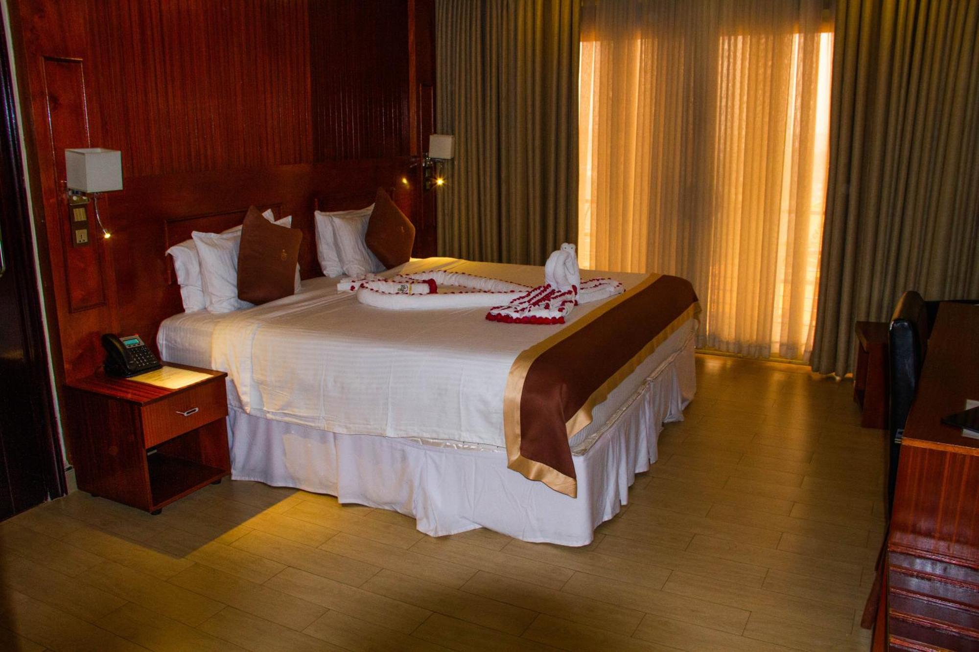 Sainte Famille Hotel Kigali Bagian luar foto