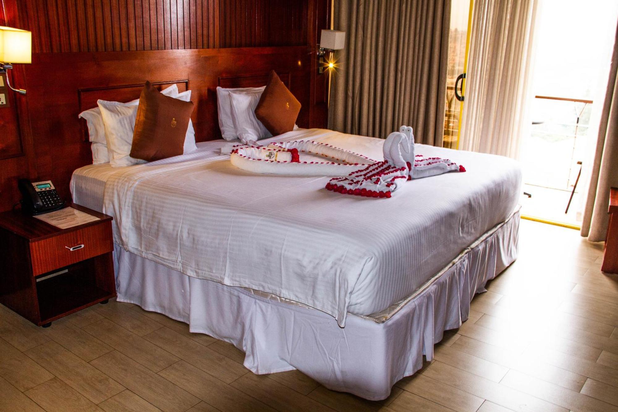 Sainte Famille Hotel Kigali Bagian luar foto
