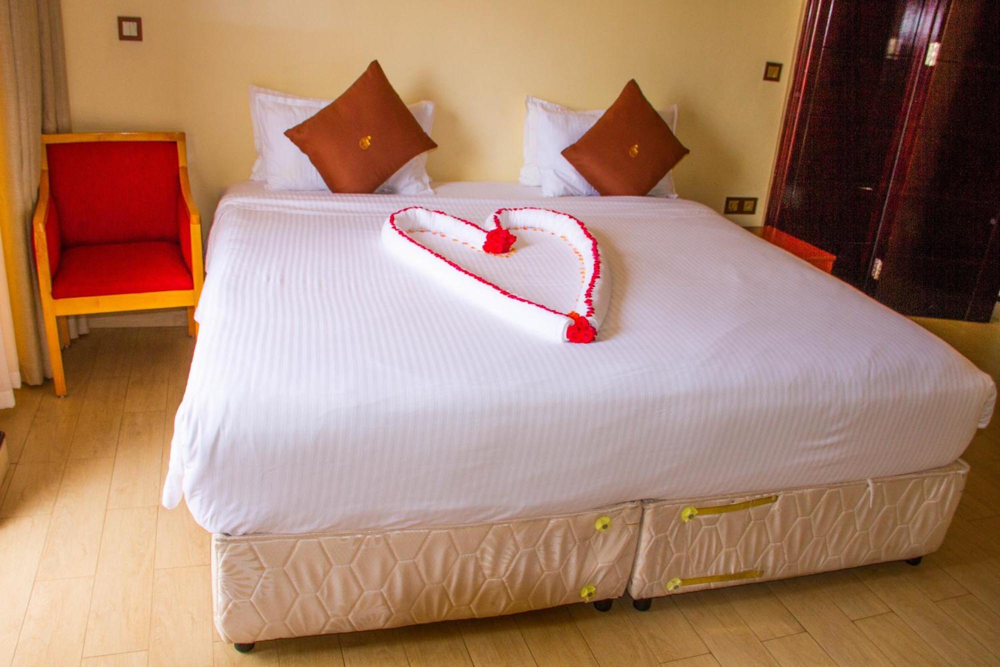 Sainte Famille Hotel Kigali Bagian luar foto
