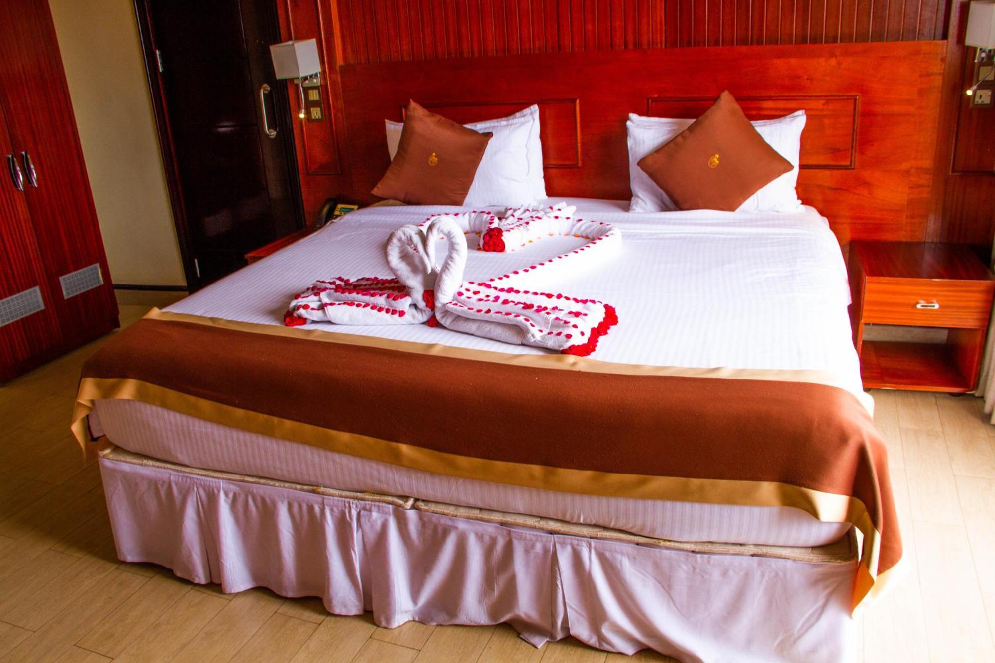 Sainte Famille Hotel Kigali Bagian luar foto