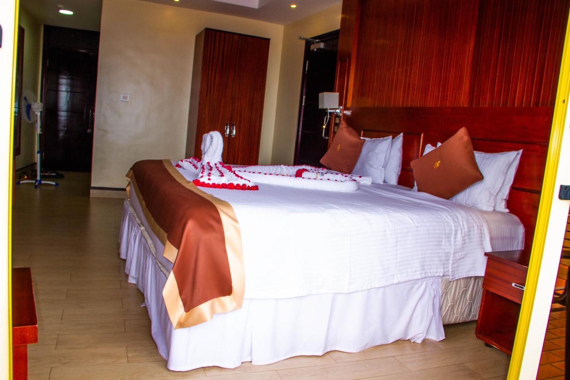 Sainte Famille Hotel Kigali Bagian luar foto