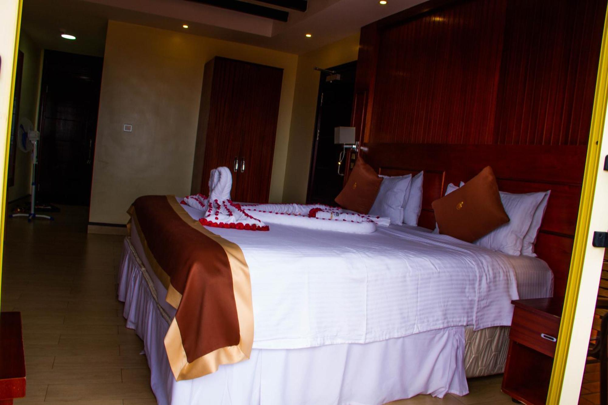 Sainte Famille Hotel Kigali Bagian luar foto