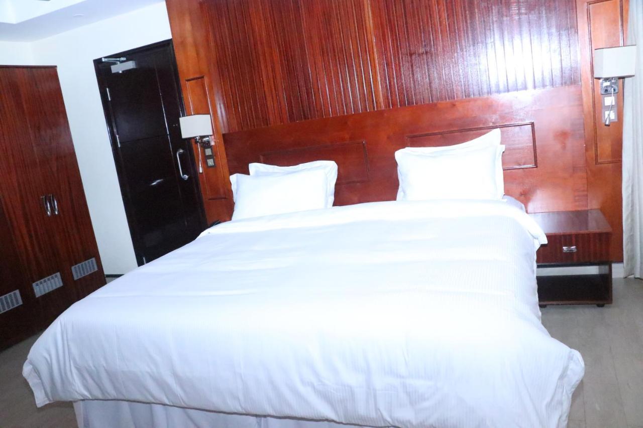 Sainte Famille Hotel Kigali Bagian luar foto
