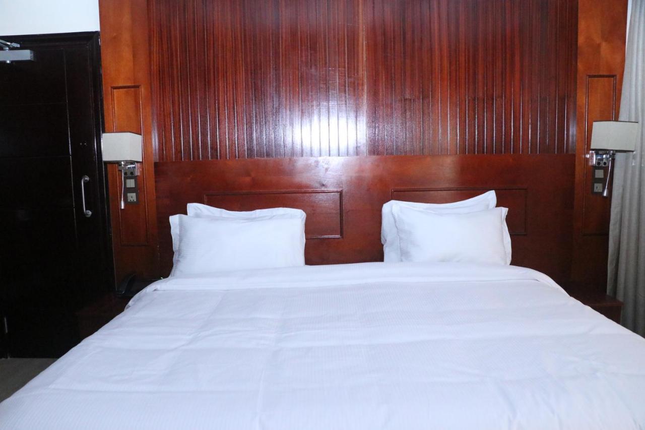 Sainte Famille Hotel Kigali Bagian luar foto