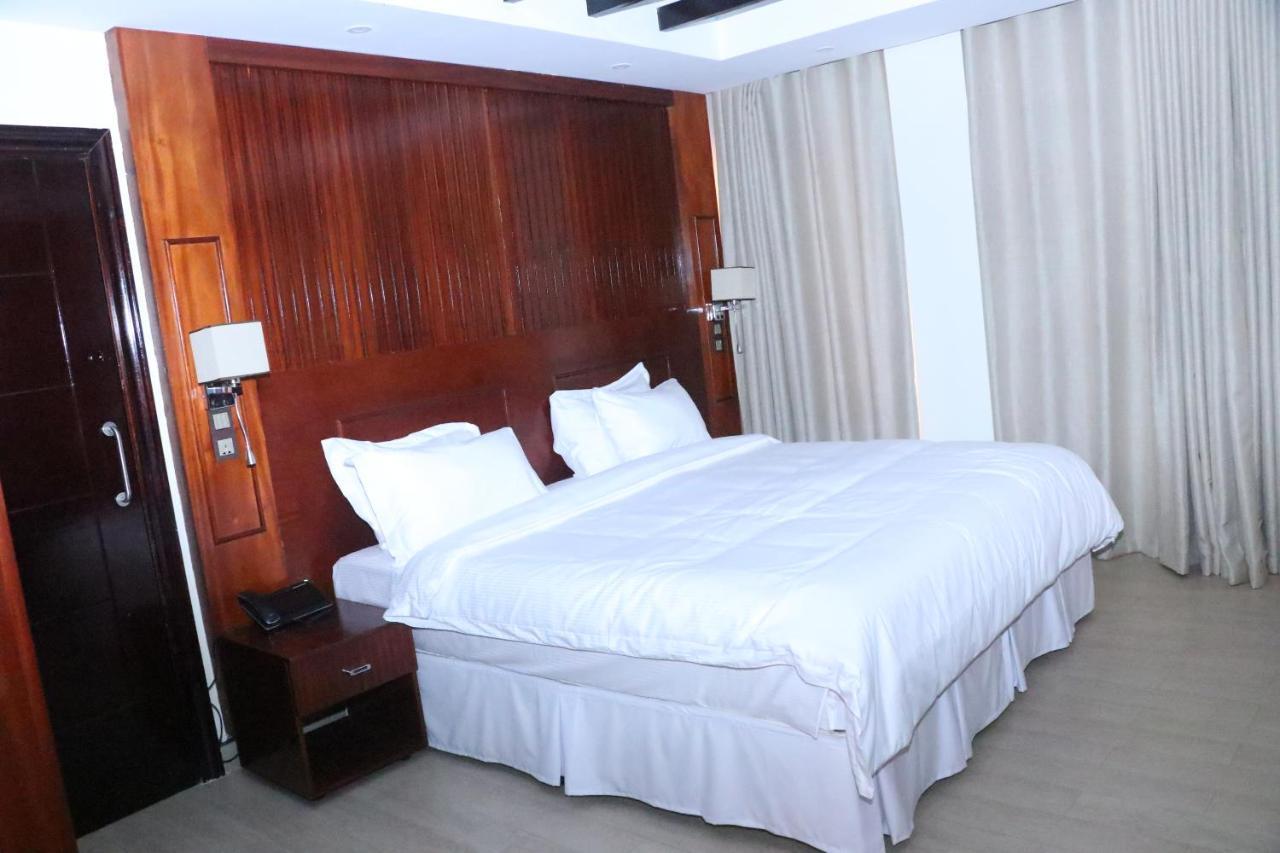Sainte Famille Hotel Kigali Bagian luar foto