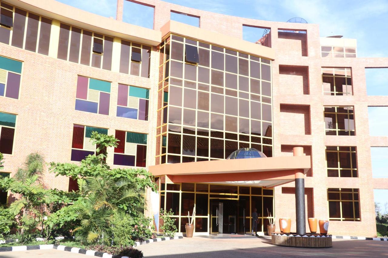 Sainte Famille Hotel Kigali Bagian luar foto