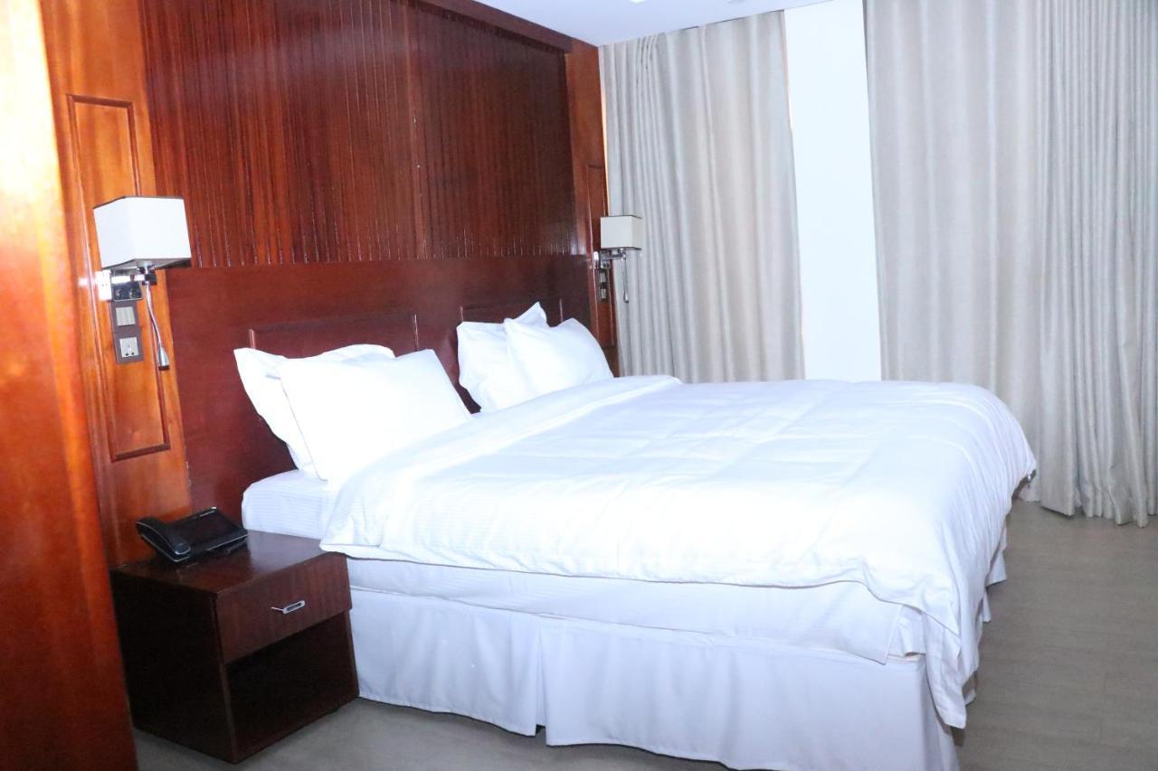 Sainte Famille Hotel Kigali Bagian luar foto