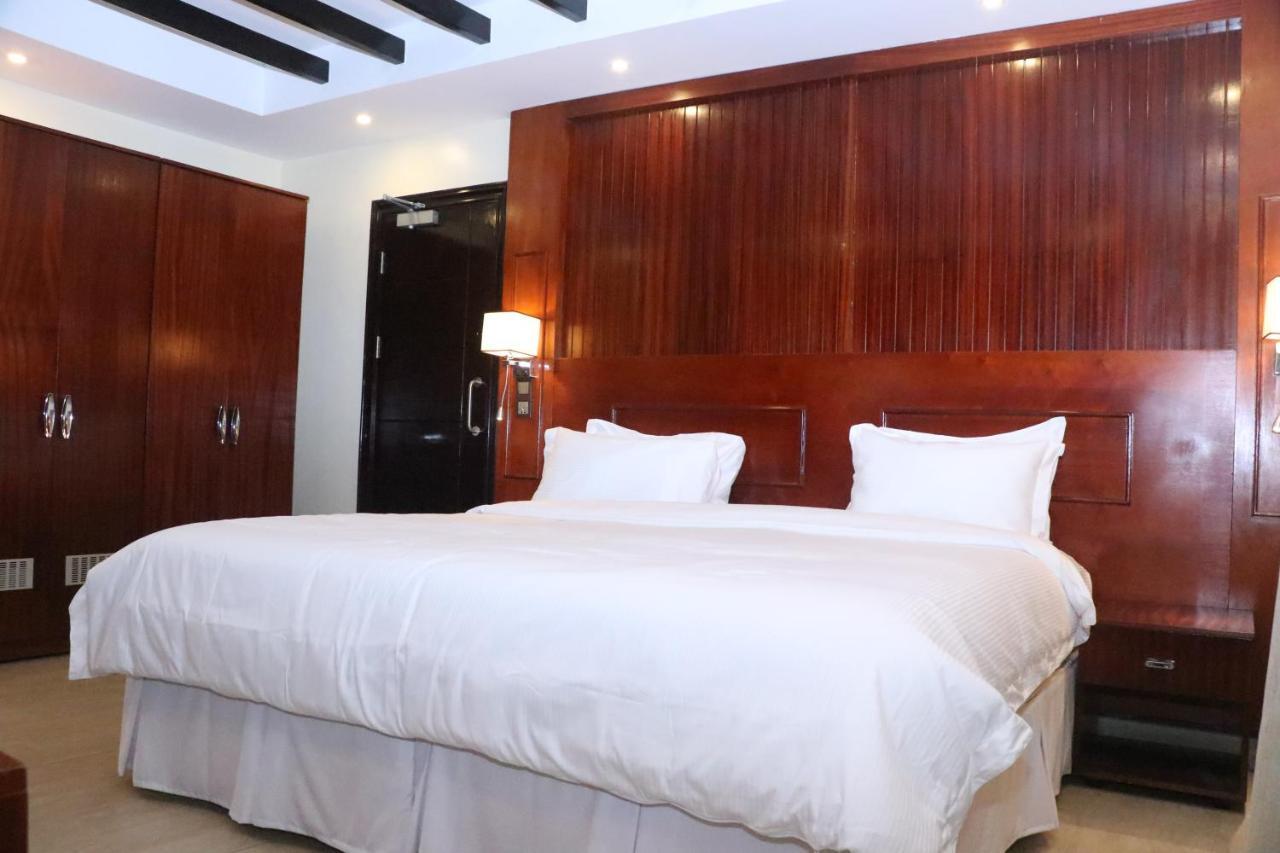 Sainte Famille Hotel Kigali Bagian luar foto