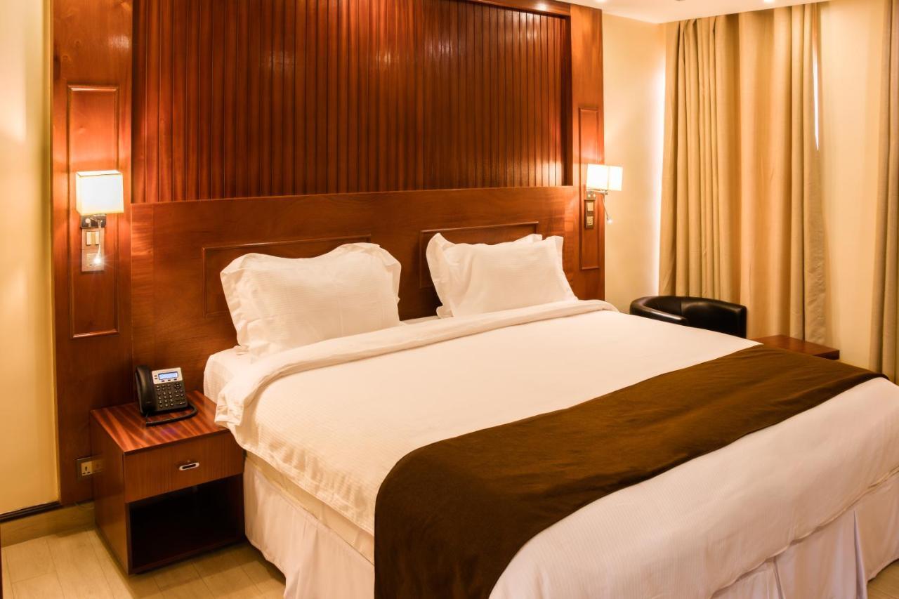 Sainte Famille Hotel Kigali Bagian luar foto