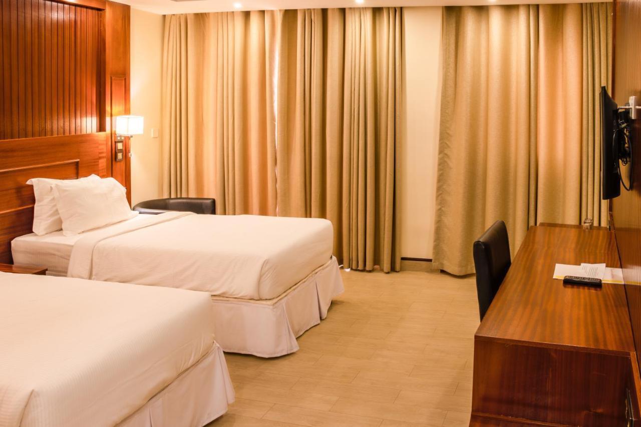 Sainte Famille Hotel Kigali Bagian luar foto